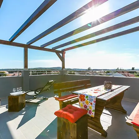 Istriensonne 0146 - Tess Mit Meerblick