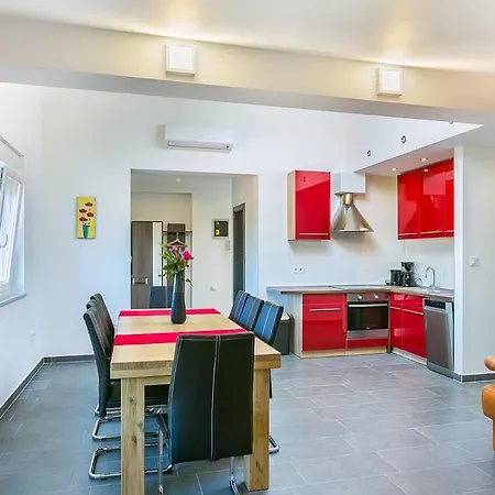 Istriensonne 0146 - Tess Mit Meerblick Медулин