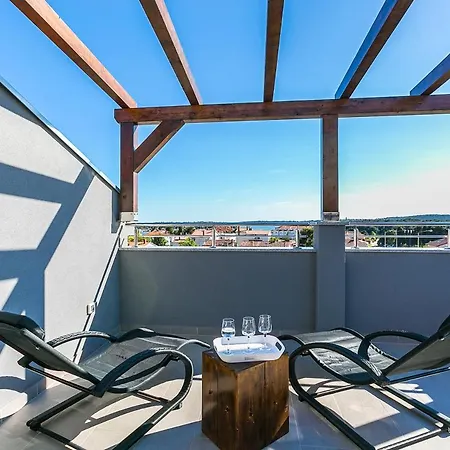 Istriensonne 0146 - Tess Mit Meerblick