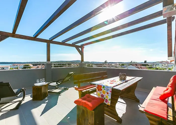 Istriensonne 0146 - Tess Mit Meerblick