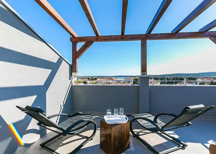 Istriensonne 0146 - Tess Mit Meerblick